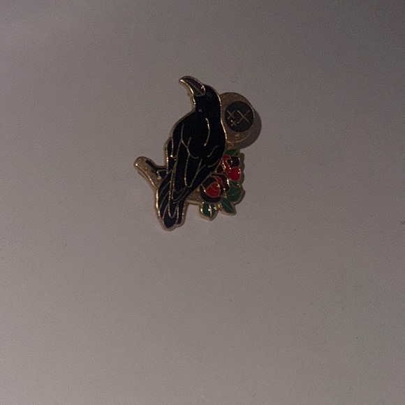 Black and Gold Bird Pin - Picture 1 of 5